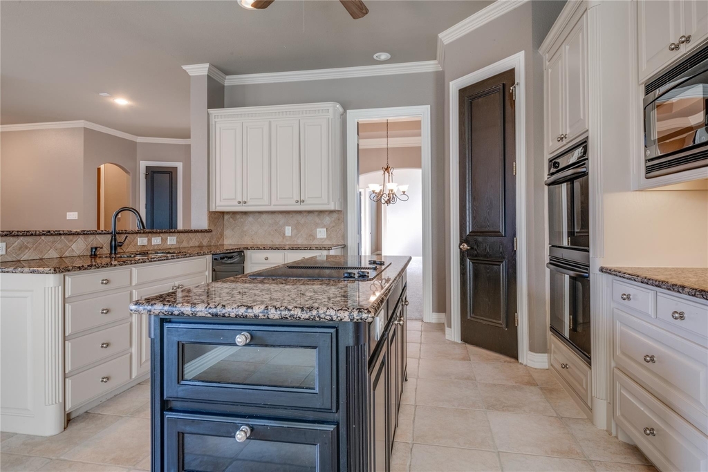 801 Camelot Court - Photo 17