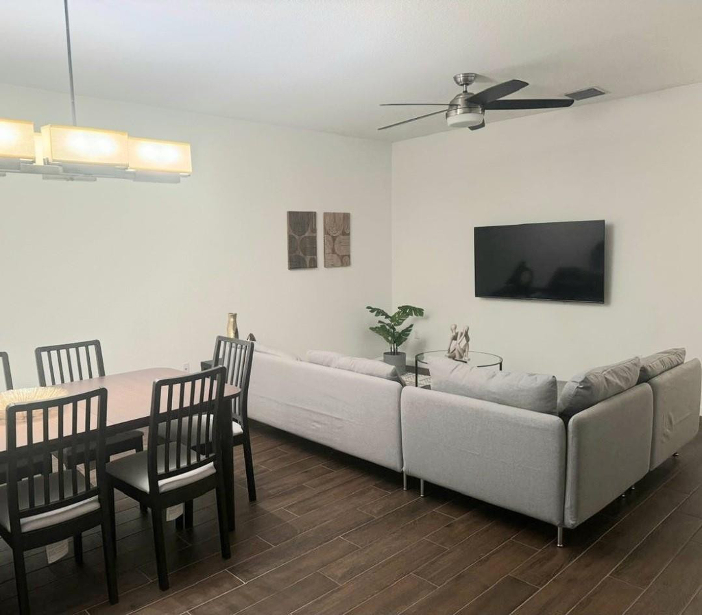 1129 Nw 41st Lane - Photo 1
