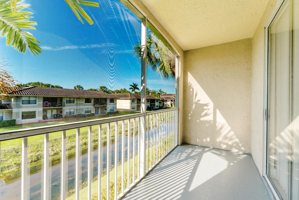 20889 Saint Andrews Boulevard - Photo 4