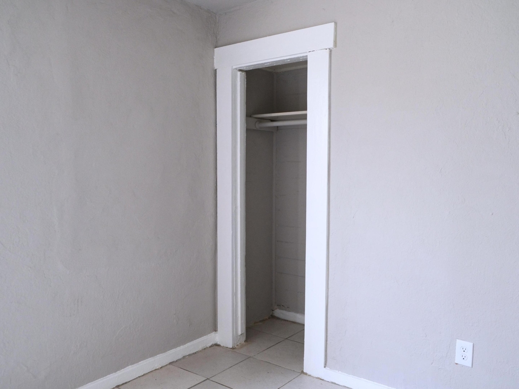 1104 22nd Street - Photo 5