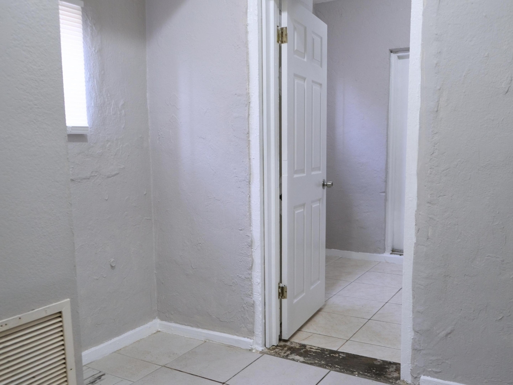 1104 22nd Street - Photo 6