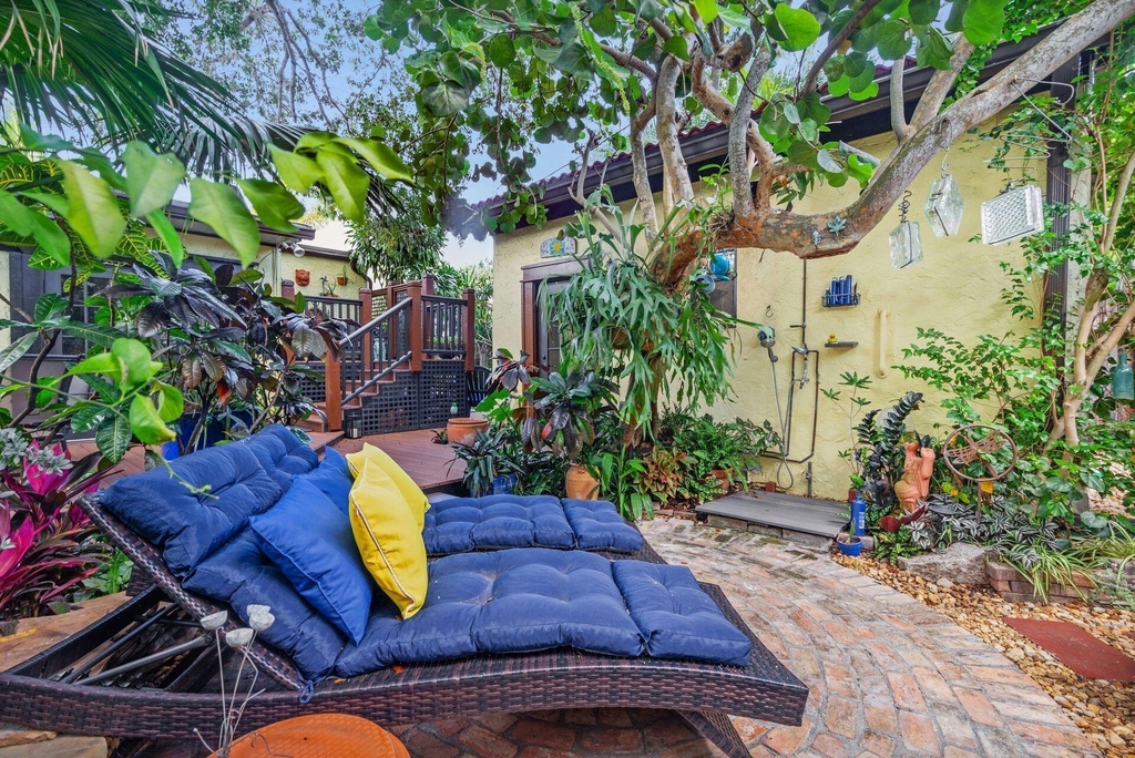 728 Palm Street - Photo 2