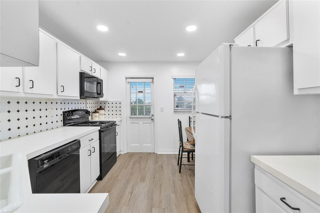 9101 W Sample Road - Photo 22