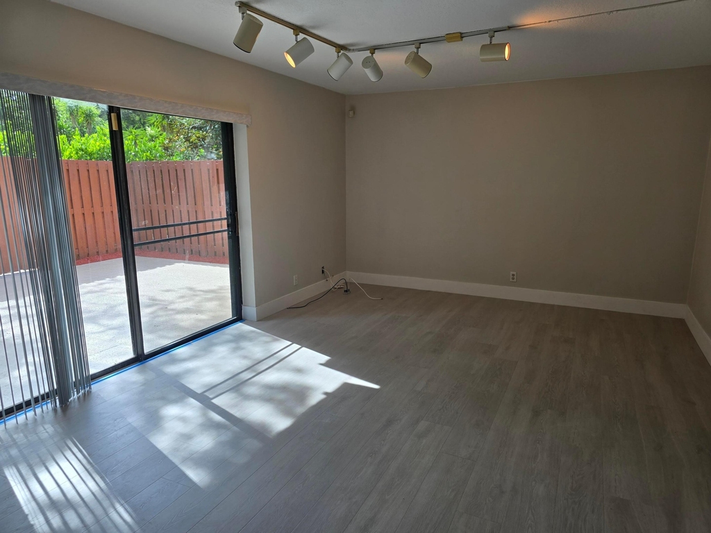 1480 Masters Circle - Photo 7