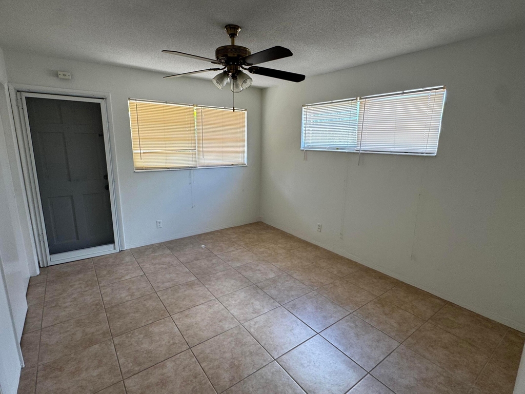 1555 Tyler Street - Photo 3