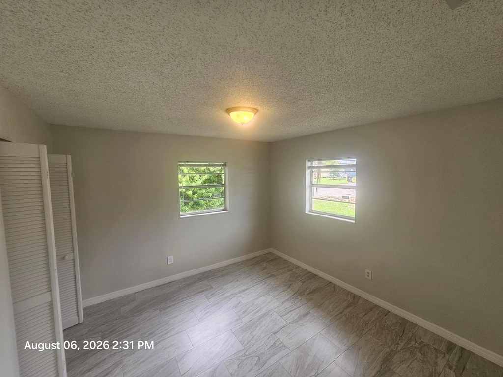 2572 Seneca Avenue - Photo 5