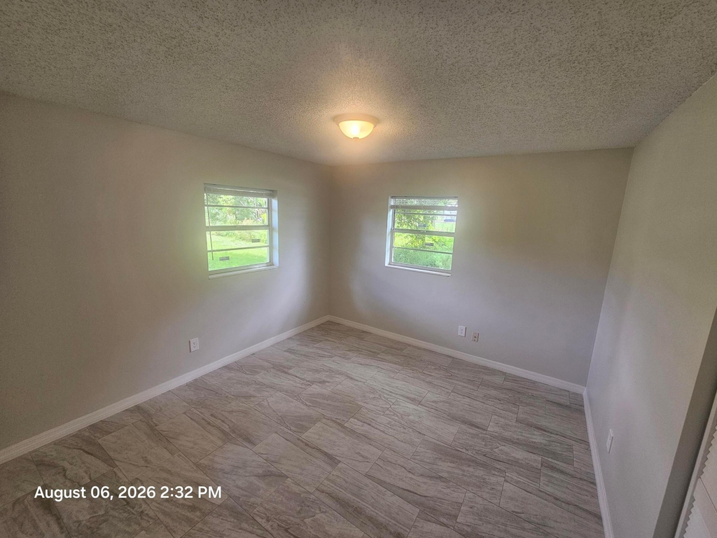 2572 Seneca Avenue - Photo 7