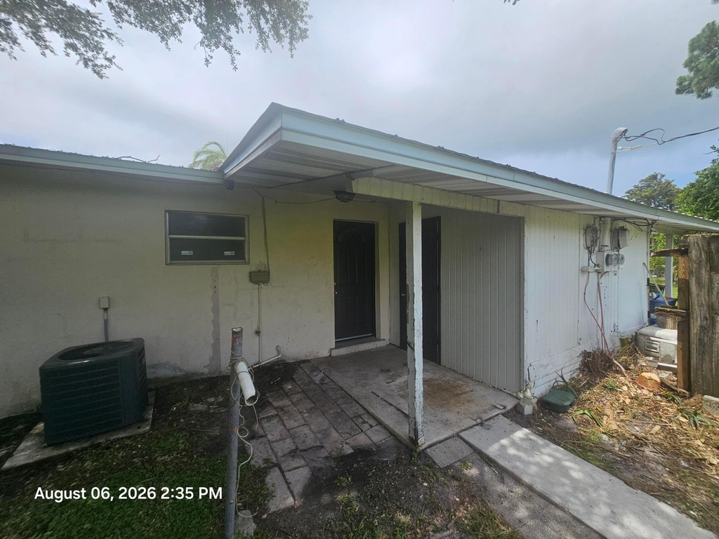 2572 Seneca Avenue - Photo 11