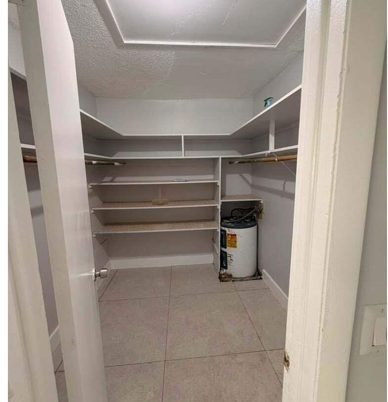 824 N G Street - Photo 4