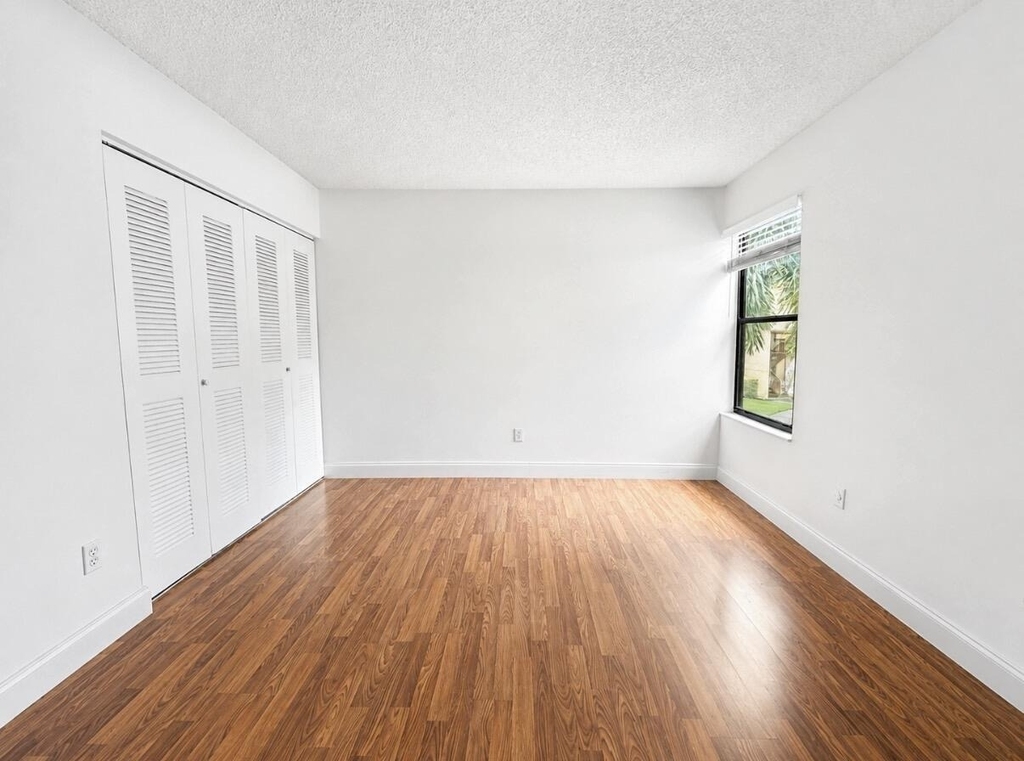 206 Lakeview Drive E - Photo 11