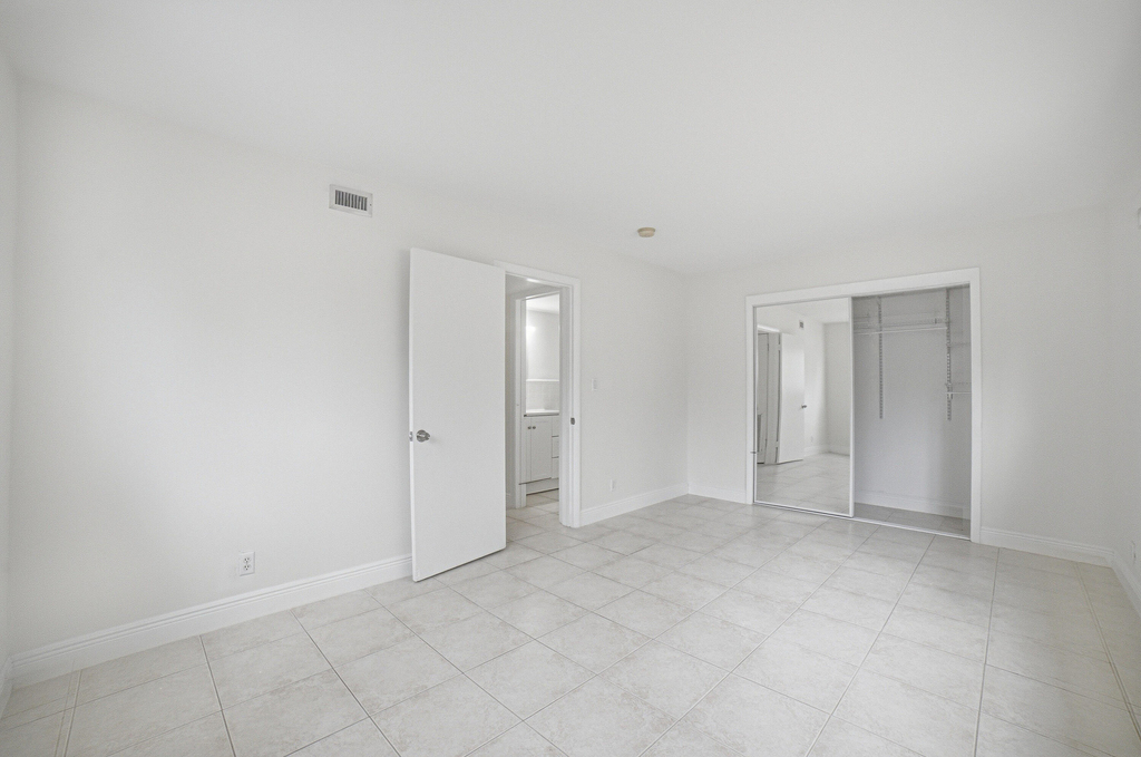 1649 Se 4th Street - Photo 11