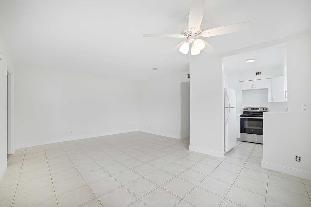 1649 Se 4th Street - Photo 6
