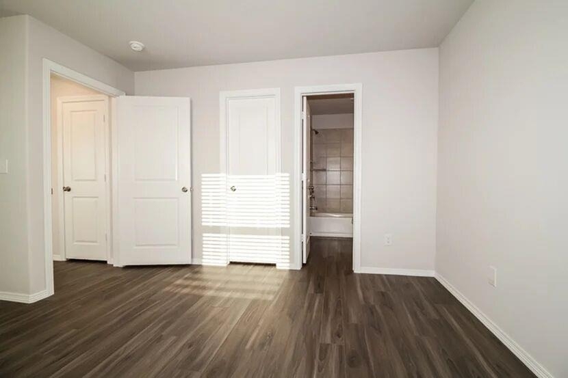 2001 Malus Way - Photo 6