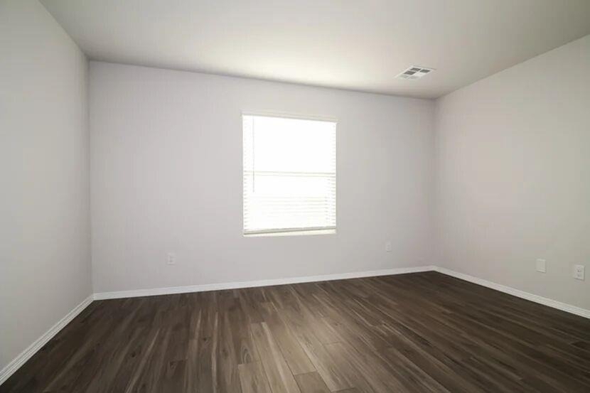 2001 Malus Way - Photo 5