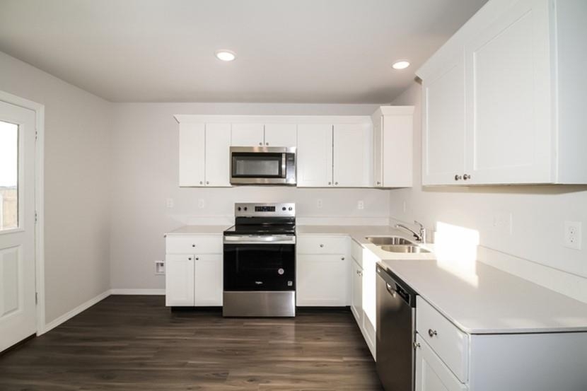 2001 Malus Way - Photo 4