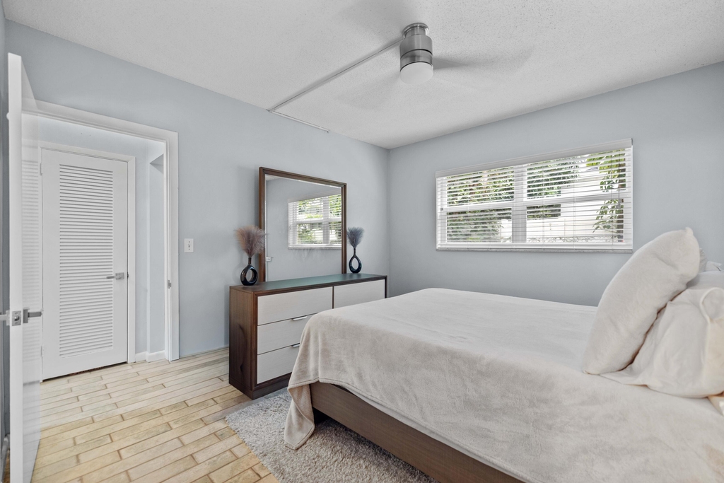 1900 Ne 8th Court - Photo 10