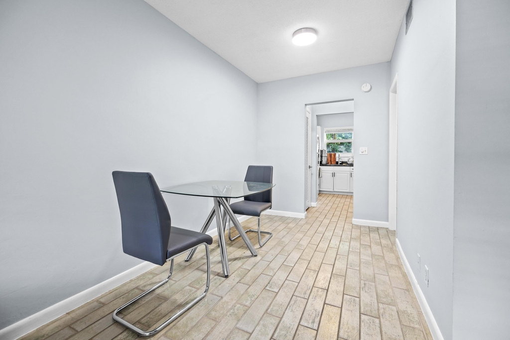1900 Ne 8th Court - Photo 5