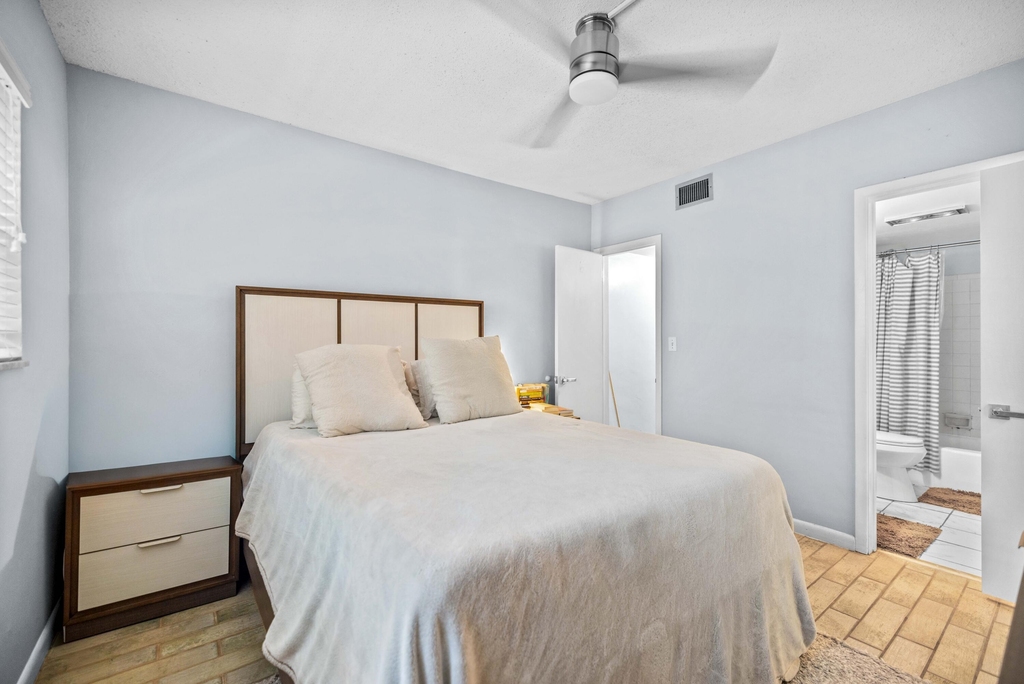 1900 Ne 8th Court - Photo 11
