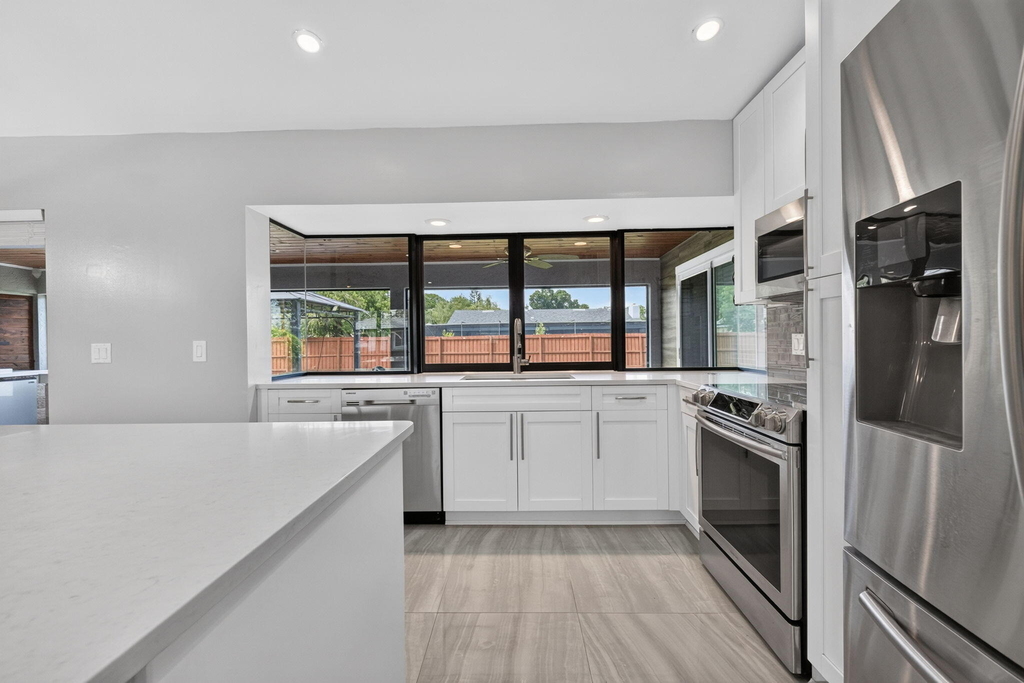 825 Se Starflower Avenue - Photo 13