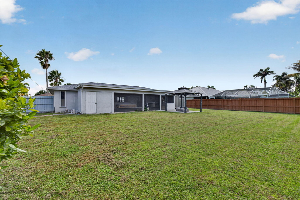 825 Se Starflower Avenue - Photo 41