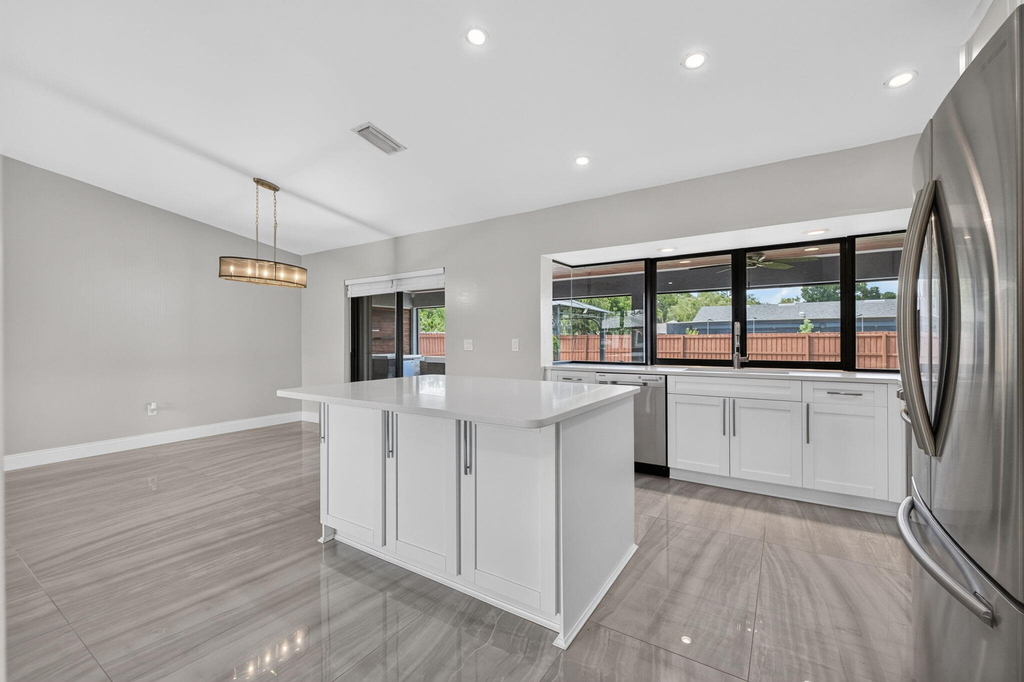 825 Se Starflower Avenue - Photo 16
