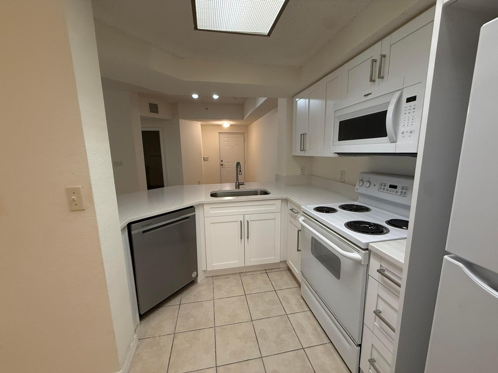 3020 Alcazar Place - Photo 3