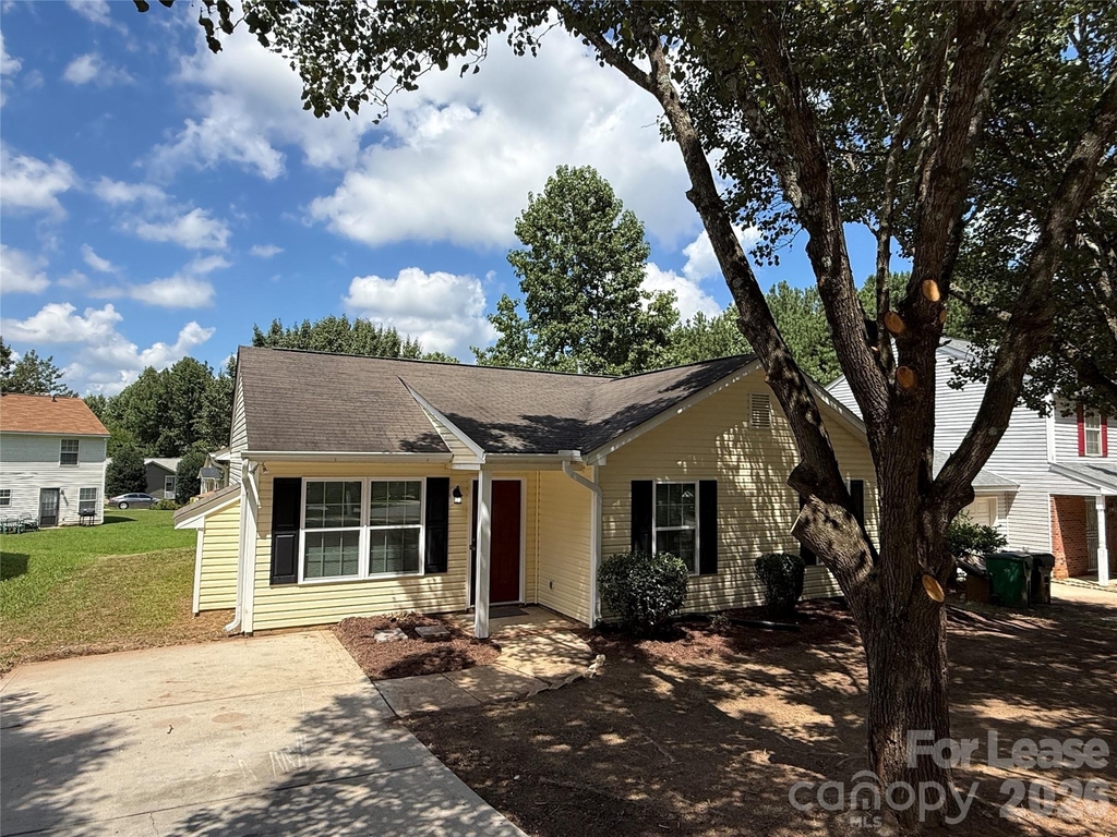 404 Kingville Drive - Photo 0