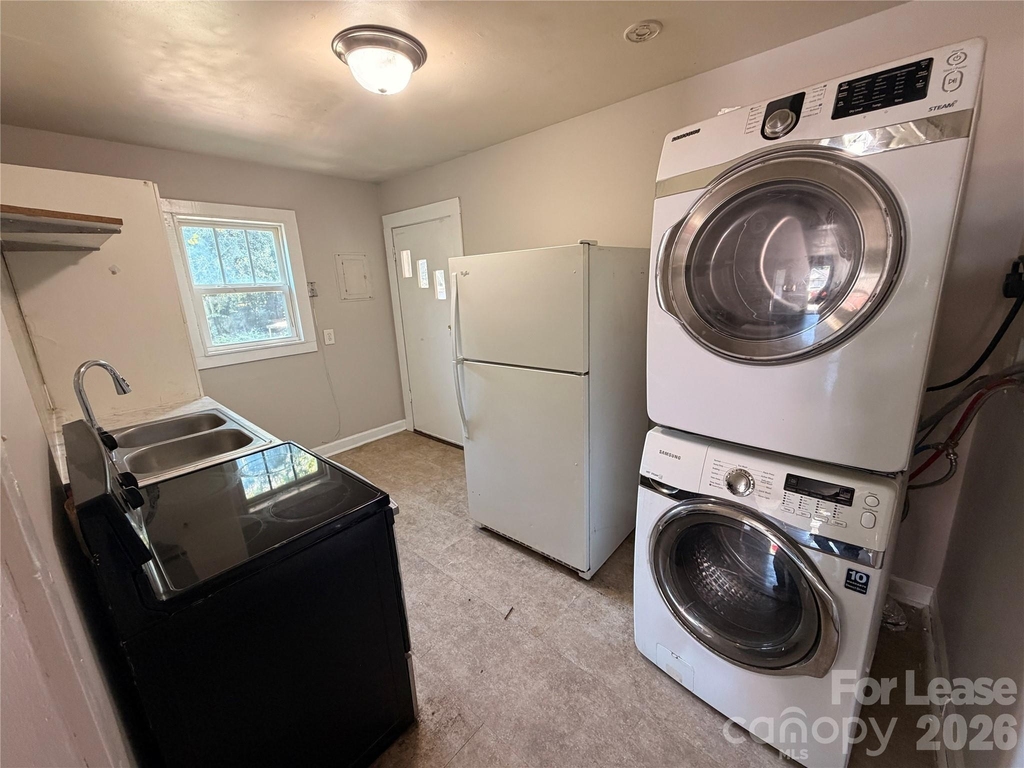 825 Rodey Avenue - Photo 5