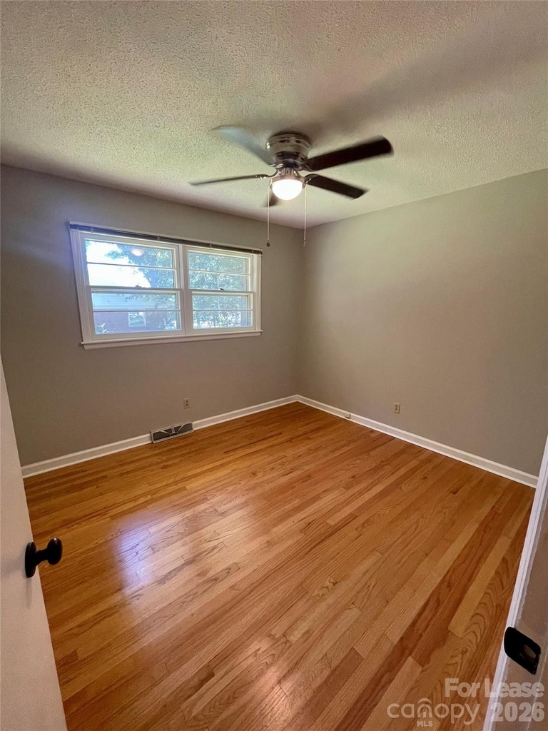 402 L Street E - Photo 9
