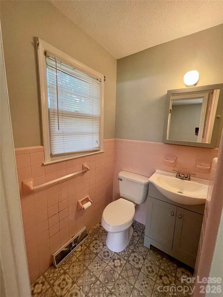 402 L Street E - Photo 12