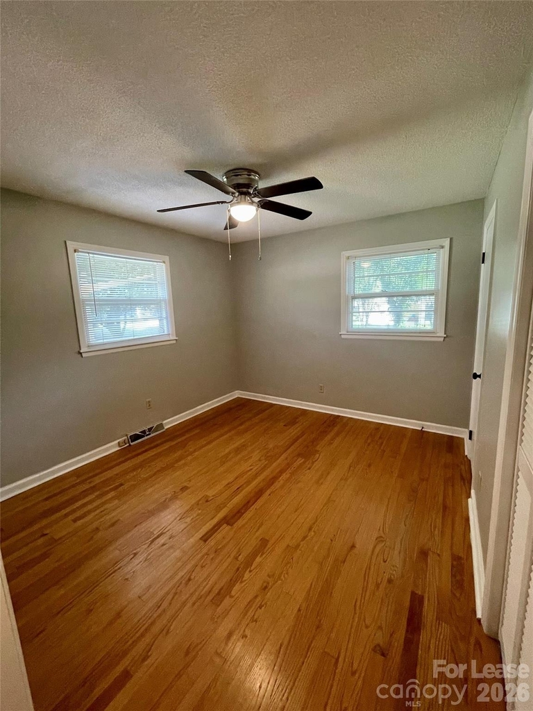 402 L Street E - Photo 8