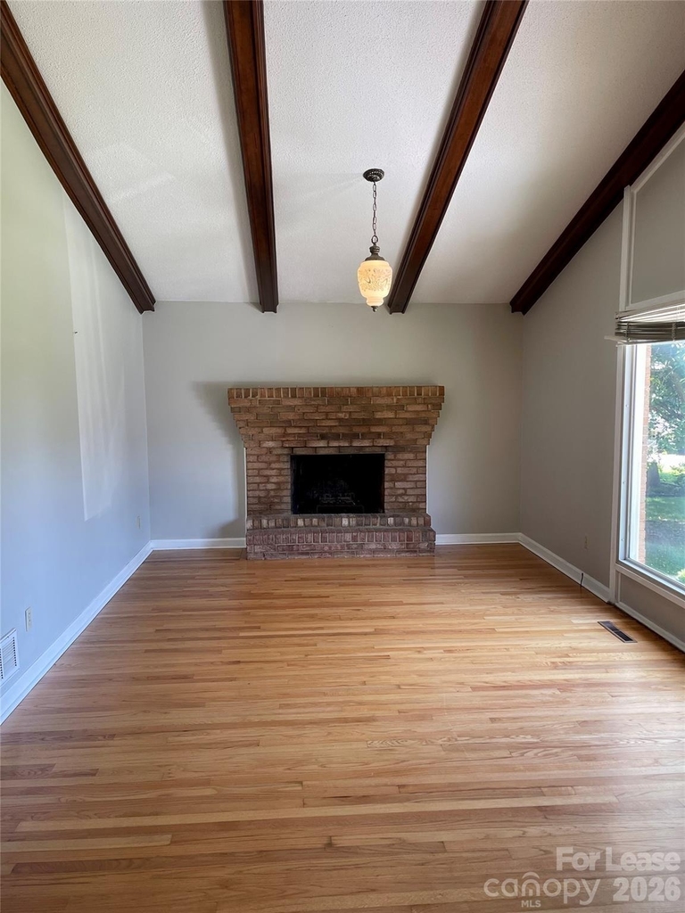402 L Street E - Photo 2