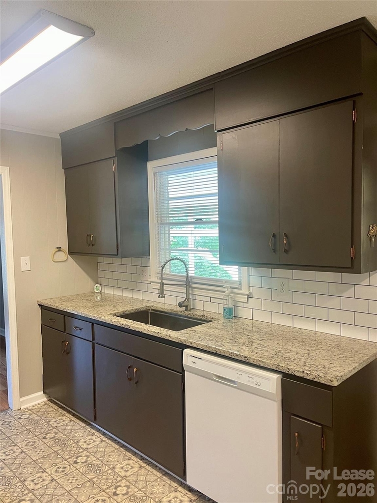 402 L Street E - Photo 6