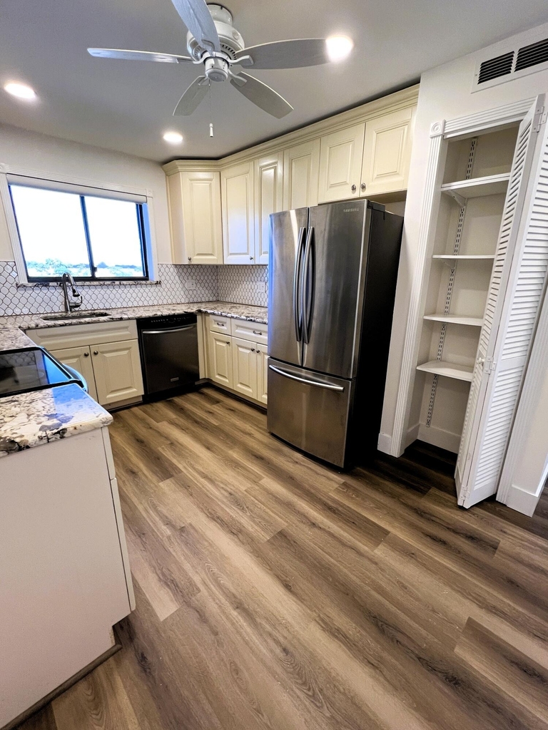 7770 Tahiti Lane - Photo 7