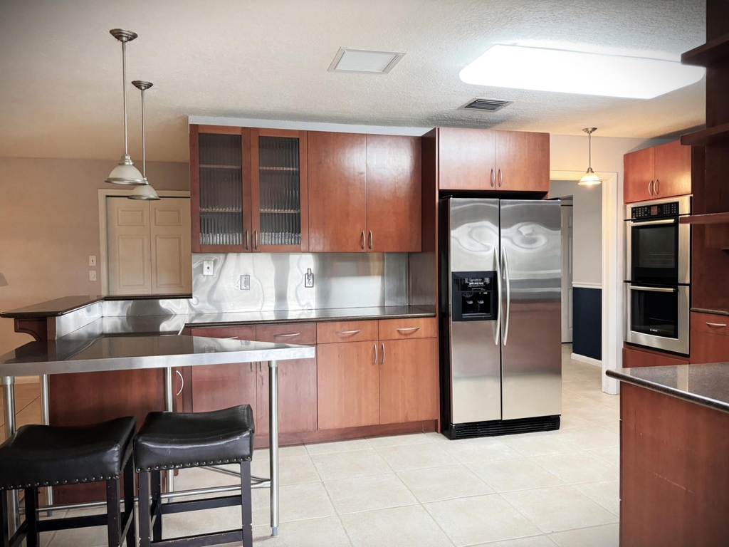 202 Sw Crescent Avenue - Photo 1