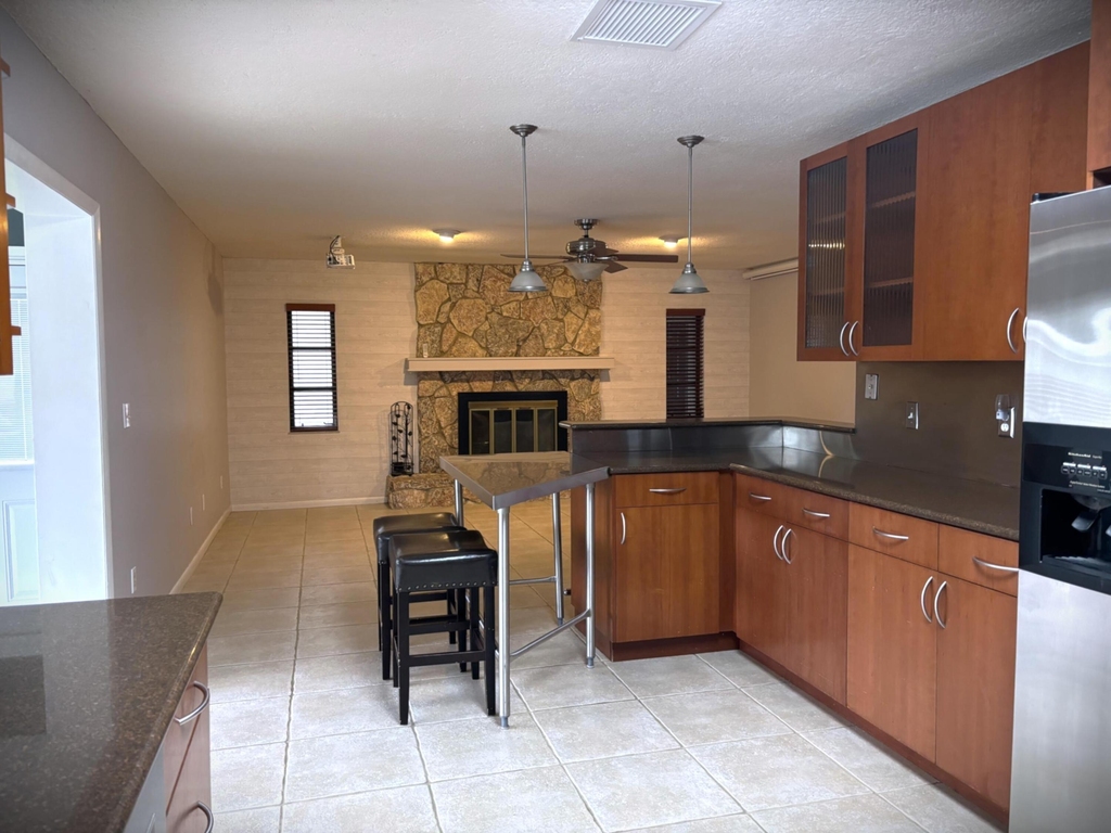 202 Sw Crescent Avenue - Photo 2