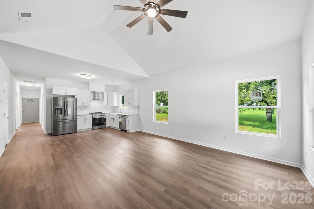 1533 S Battleground Avenue - Photo 3