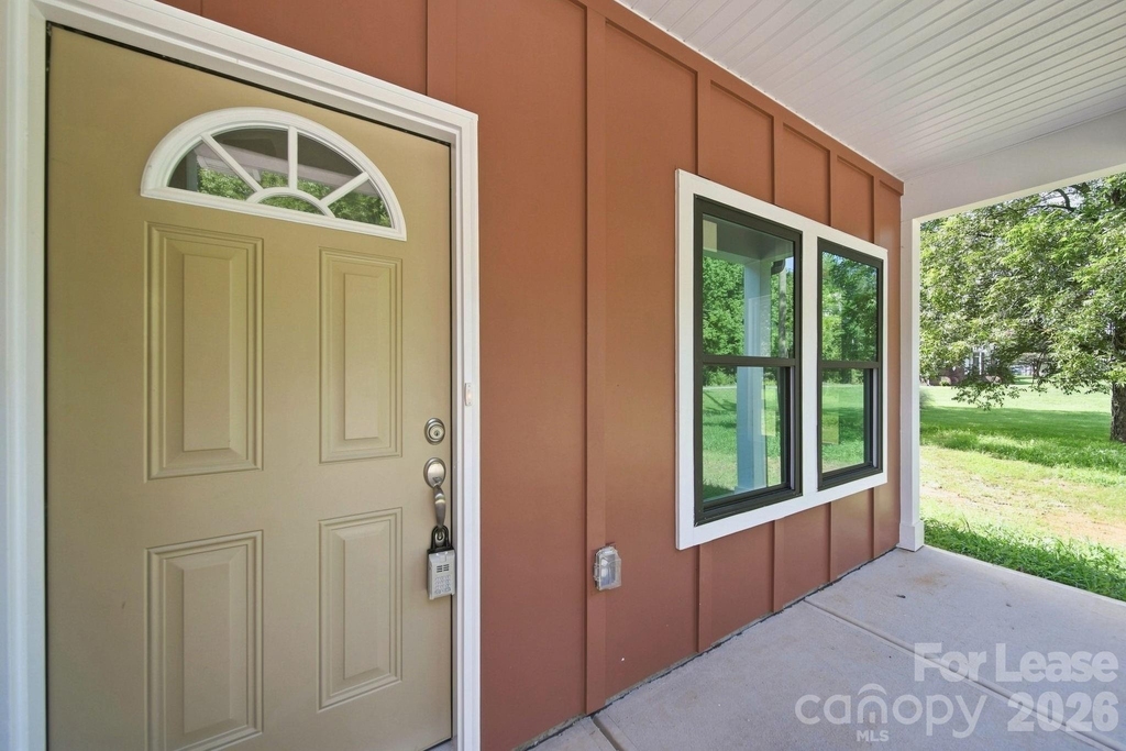 1533 S Battleground Avenue - Photo 2