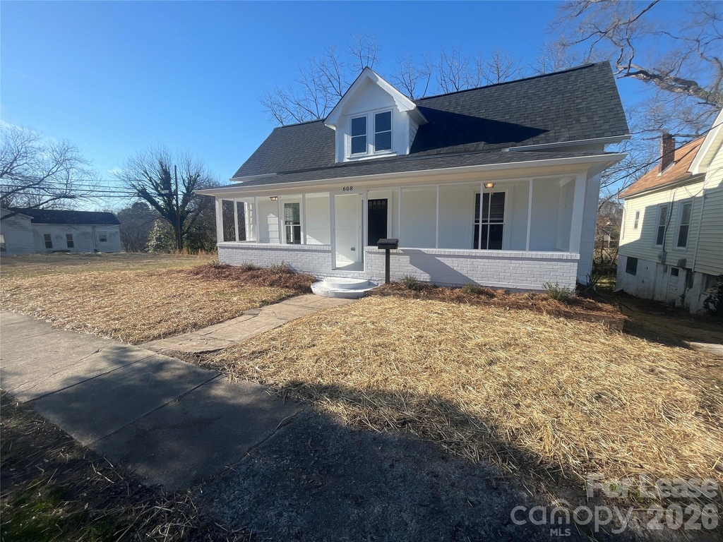 608 S Yadkin Avenue - Photo 1