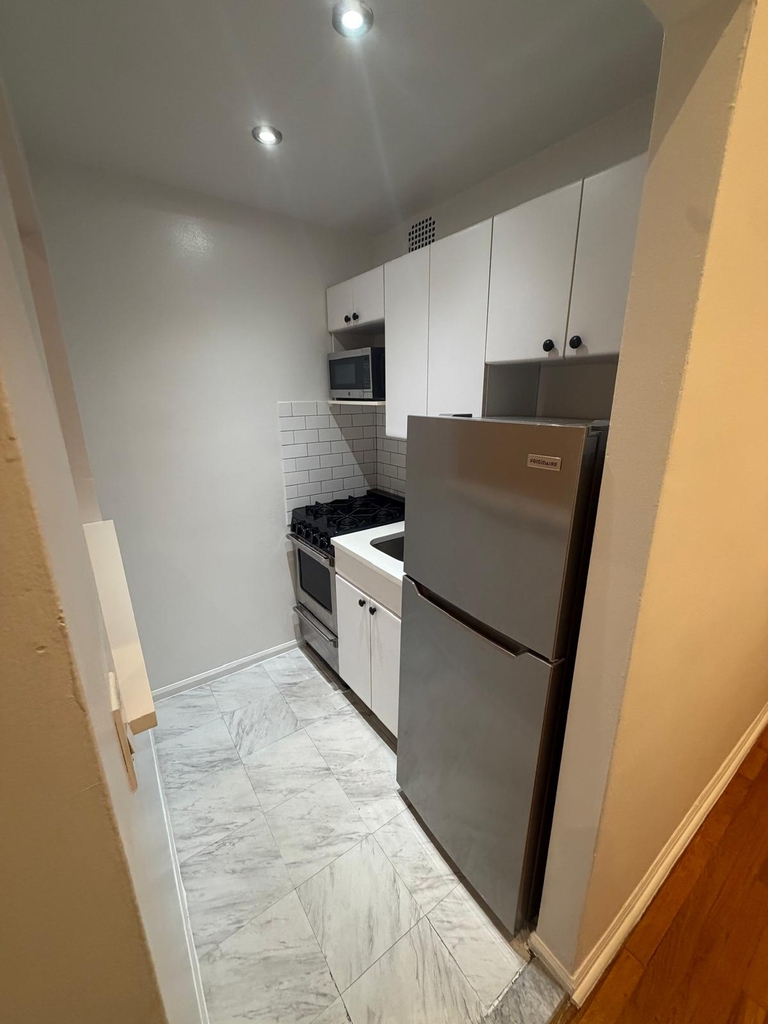 East 83rd Street - Photo 0