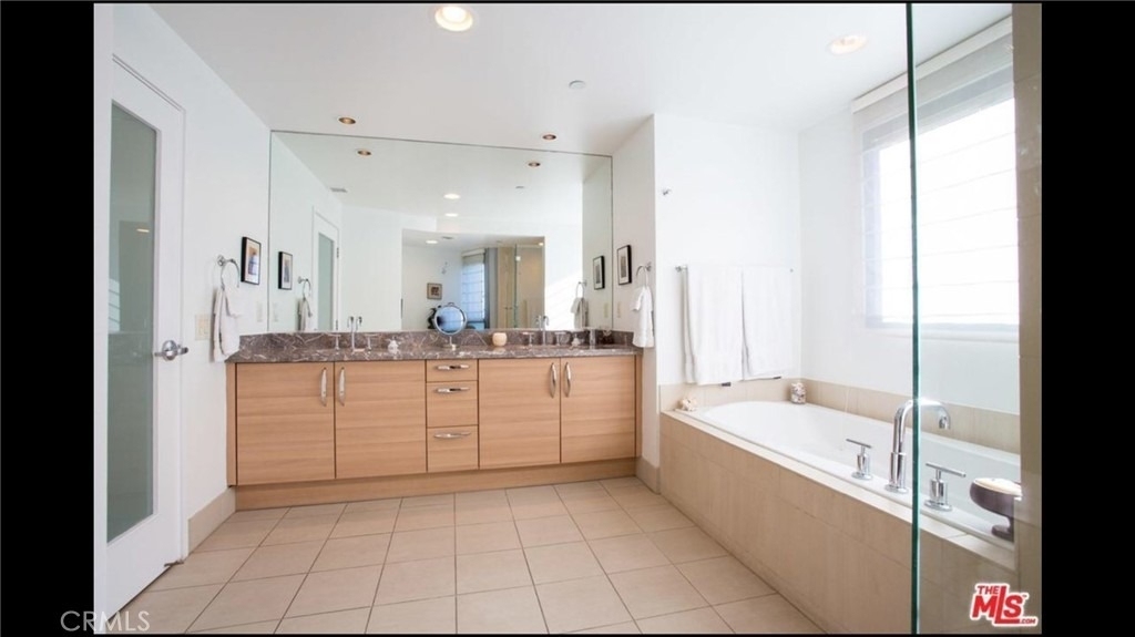 13650 Marina Pointe Drive - Photo 14