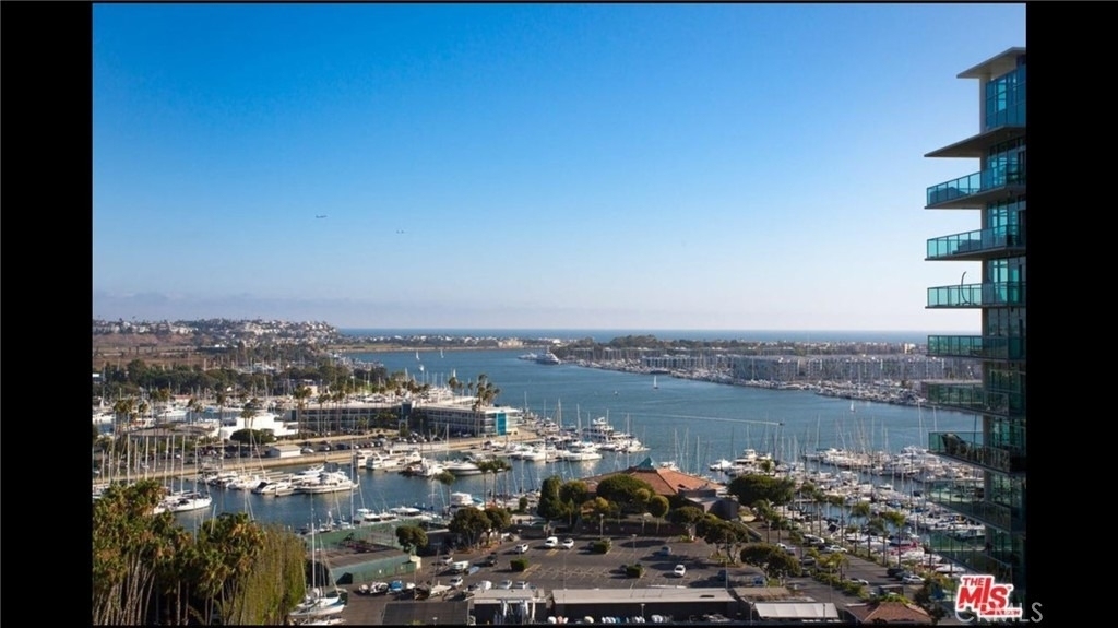 13650 Marina Pointe Drive - Photo 3
