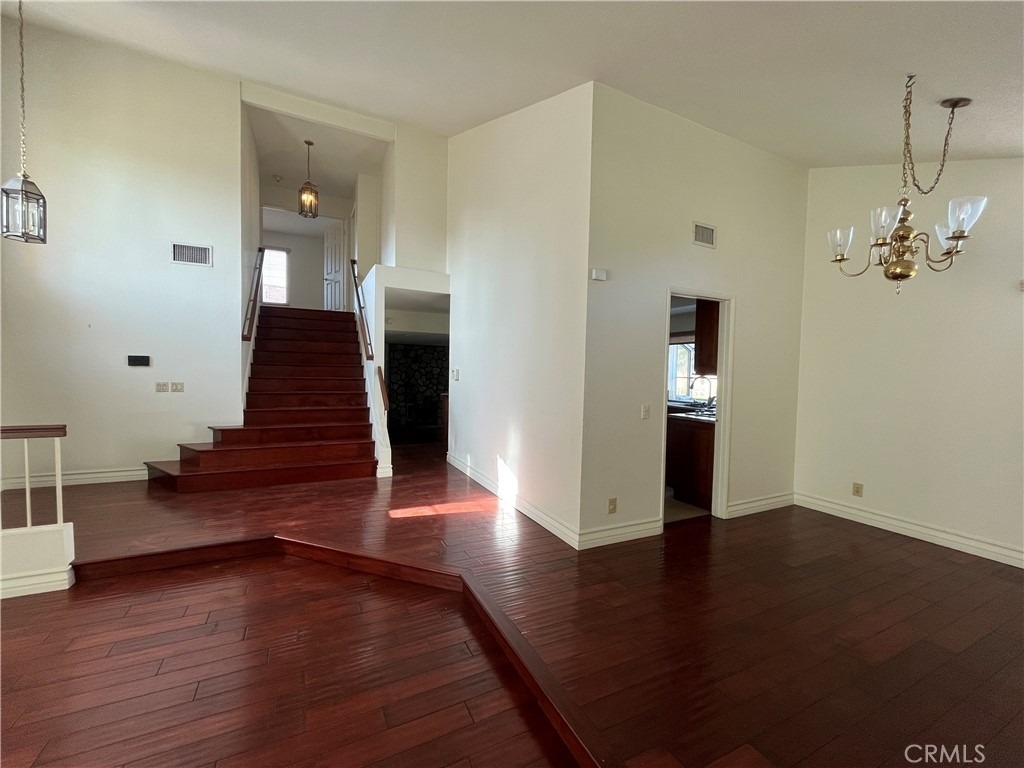 926 S Essex - Photo 2