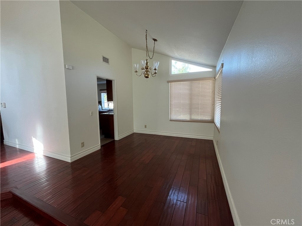 926 S Essex - Photo 1