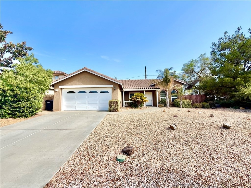 102 Goldenrod Avenue - Photo 0