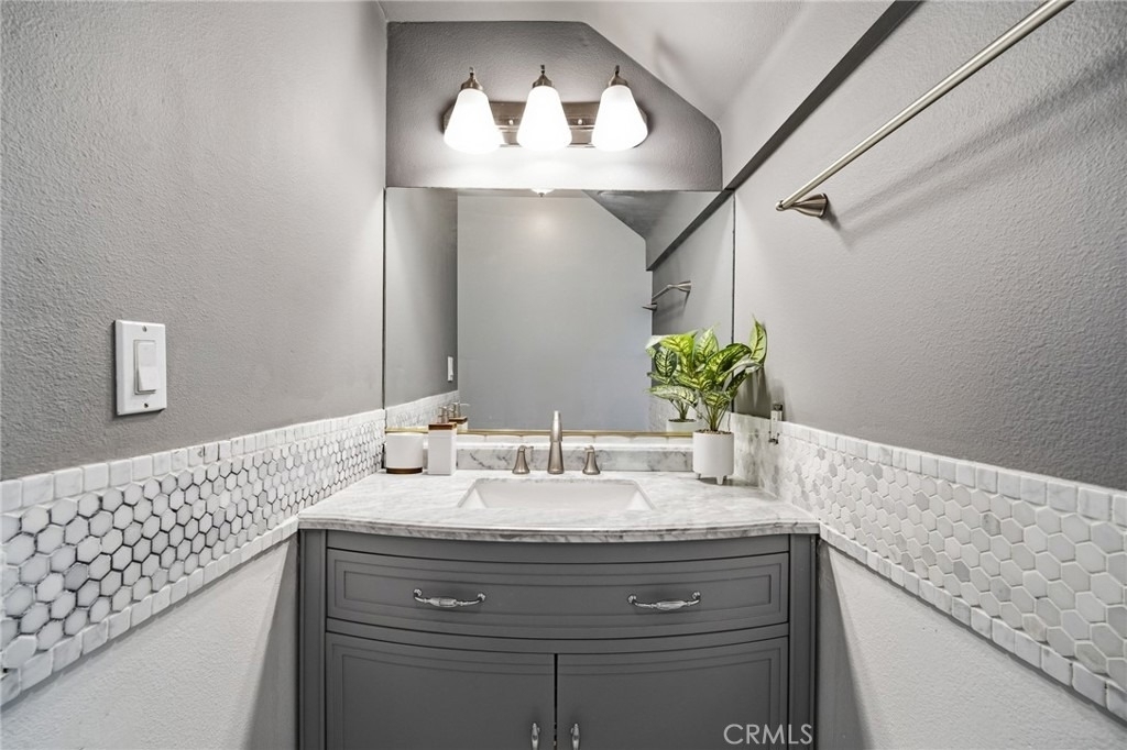 19251 Oxnard Street - Photo 15