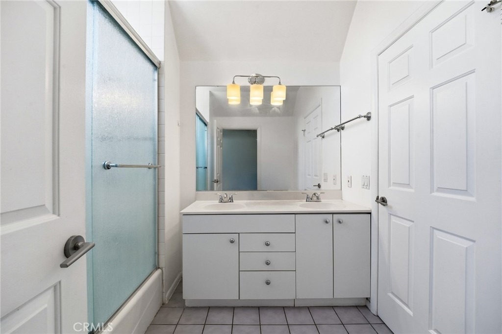 19251 Oxnard Street - Photo 30