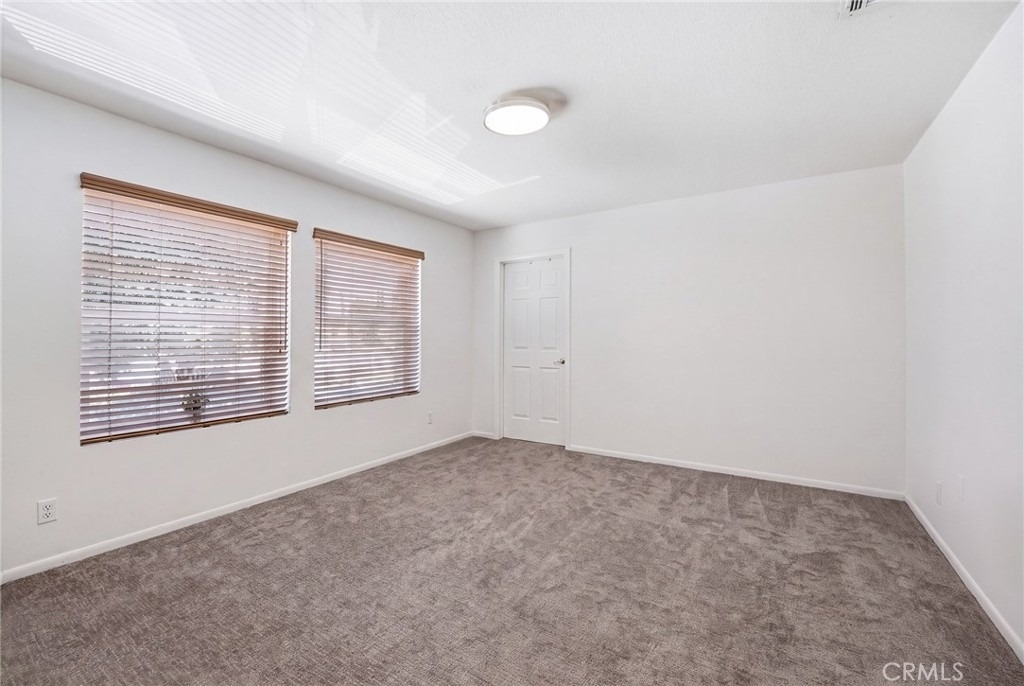 19251 Oxnard Street - Photo 34