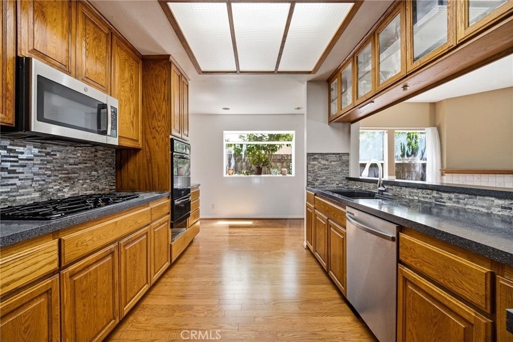 19251 Oxnard Street - Photo 10