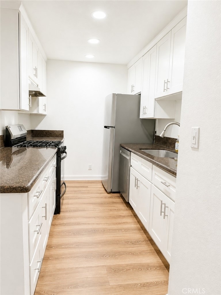 10636 Woodley - Photo 8